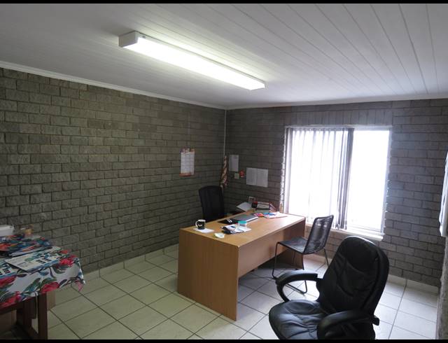 652M² WAREHOUSE TO LET IN OKAVANGO PARK